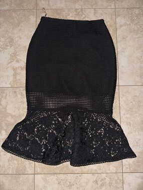 Lace skirt